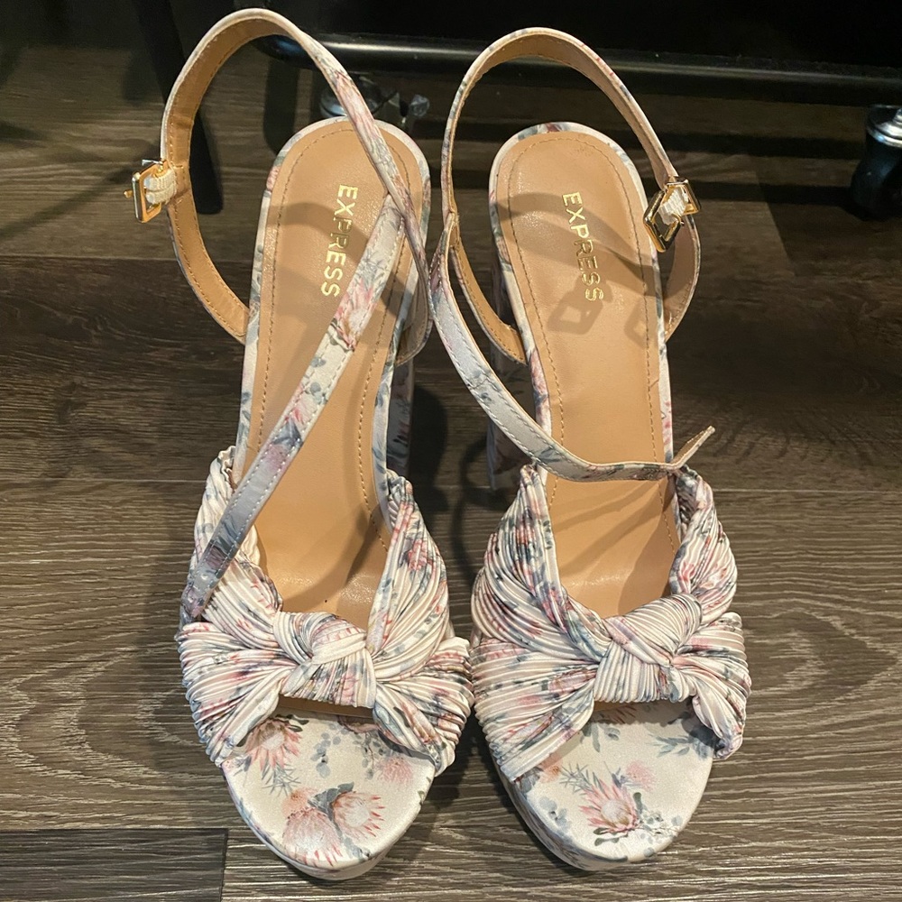 Heels - Picture 2 of 4
